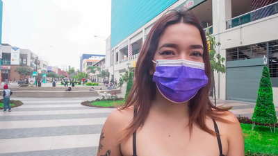 Лижет киску