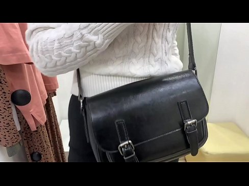 ❤️ Публичная мастурбация молоденькой сучки ФералБерри с дилдо в примерочной Секс видео у нас ❌️❤